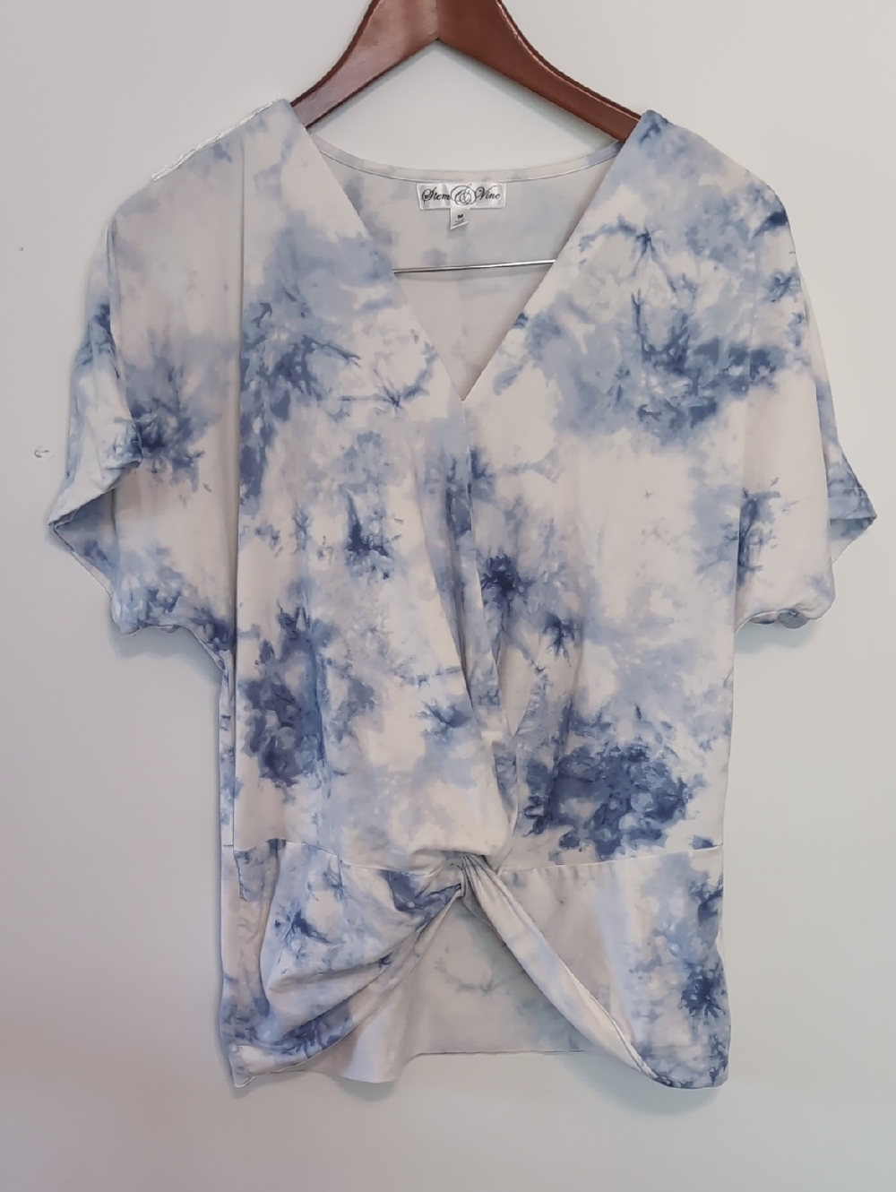 Stem & Vine White Blue Tie-dye V-neck Twist Front Short Sleeve Blouse Medium